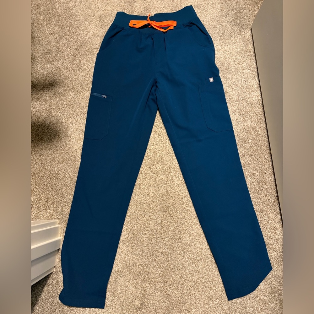 Figs High Waisted Yola Skinny
Scrub Pants